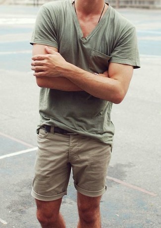 Comment porter un short marron clair