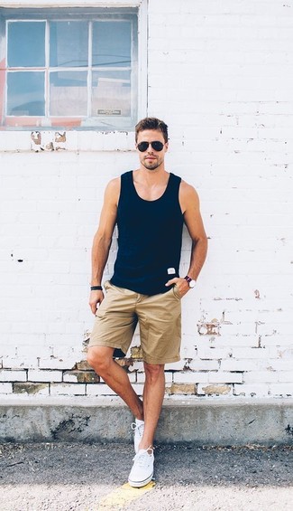 Comment porter un short marron clair