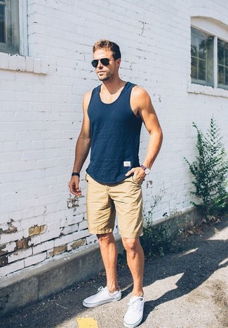 Comment porter un short marron clair