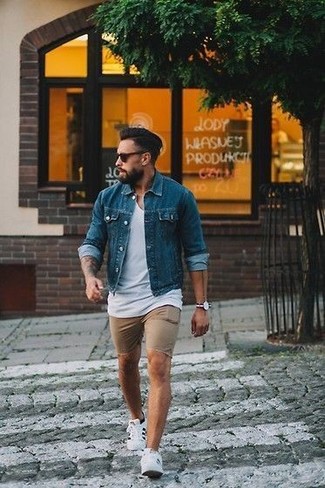 Comment porter un short marron clair