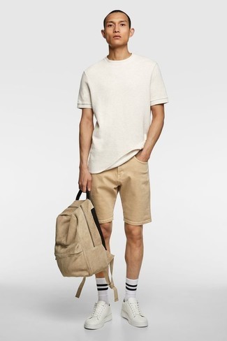 Comment porter un short marron clair