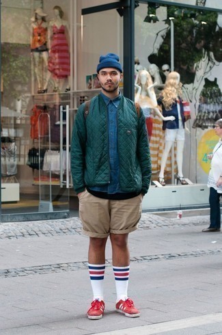 Comment porter un short marron clair quand il fait frais