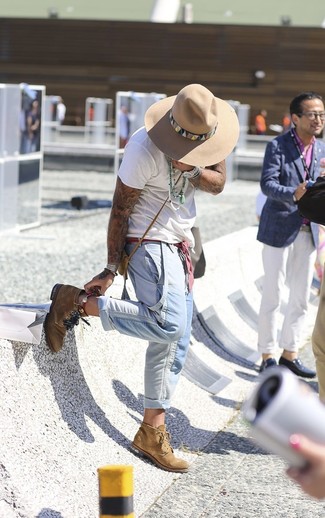 Comment porter des bottes de loisirs en daim marron clair