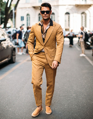Comment porter des espadrilles en daim marron clair