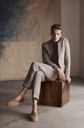 Comment porter des espadrilles en daim marron clair