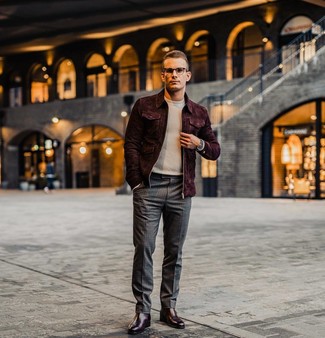 Un blouson aviateur à porter avec un pull à col roulé marron clair