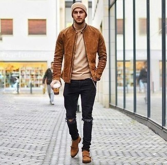 Un blouson aviateur à porter avec un pull à col roulé marron clair