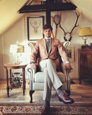 Comment porter un blazer en laine marron clair pour un style elégantes