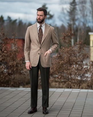 Comment porter un blazer en laine marron clair pour un style elégantes