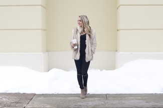 Comment porter un débardeur avec des bottines quand il fait froid