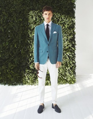 Comment porter un blazer bleu canard quand il fait chaud