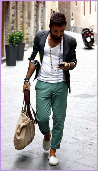 Comment porter un pantalon chino bleu canard