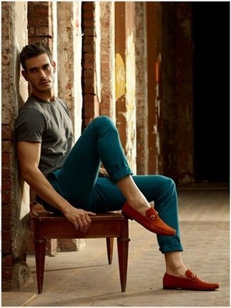 Comment porter un pantalon chino bleu canard