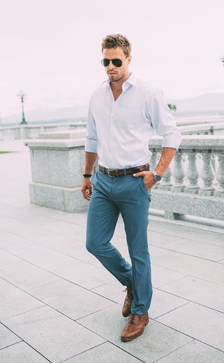Comment porter un pantalon chino bleu canard