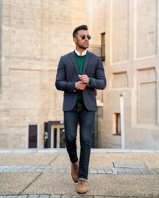 Une chemise de ville à porter avec un pull à col rond bleu canard