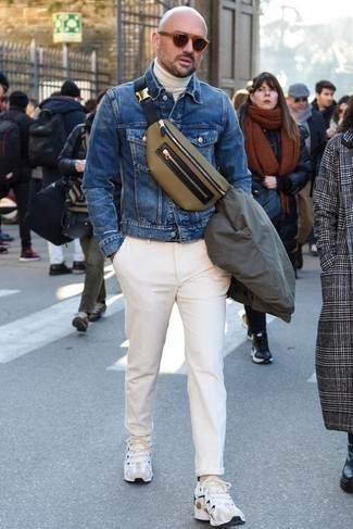Comment porter un sac banane bleu canard