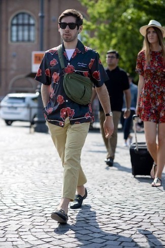 Comment porter un sac banane bleu canard