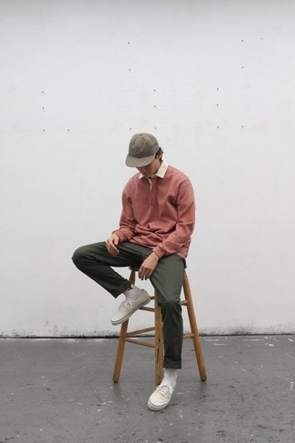 Comment porter un pantalon bleu canard pour un style chic decontractés à l'adolescence