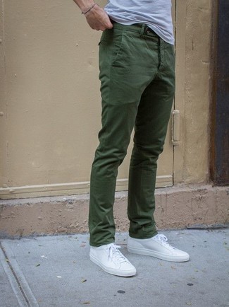 Comment porter un pantalon bleu canard