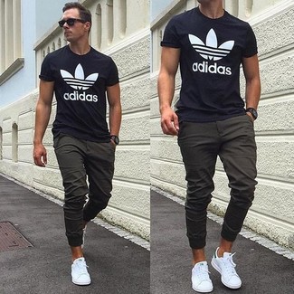 Comment porter un pantalon bleu canard