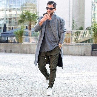 Comment porter un pantalon bleu canard quand il fait froid