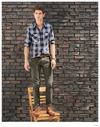 Comment porter un pantalon bleu canard à l'adolescence