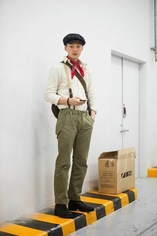 Comment porter un pantalon bleu canard pour un style chic decontractés à l'adolescence