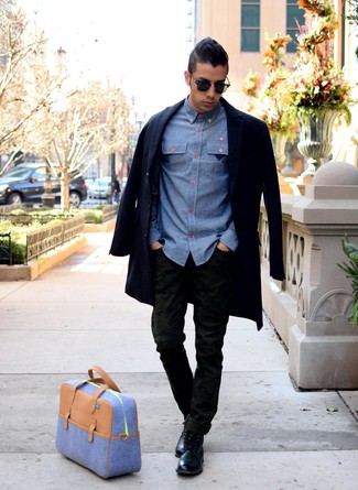 Comment porter un pantalon bleu canard quand il fait froid