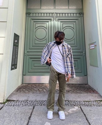 Comment porter un pantalon bleu canard à l'adolescence