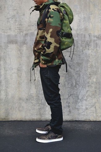Comment porter une parka bleu canard en automne