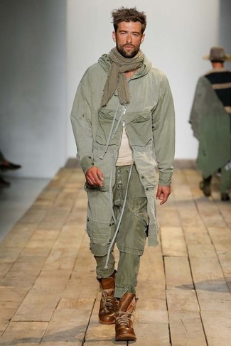 Comment porter une parka bleu canard en hiver