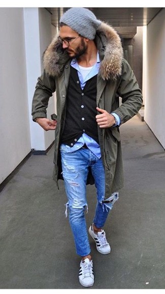 Comment porter une parka bleu canard en hiver