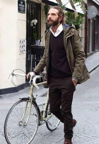 Comment porter une parka bleu canard en hiver