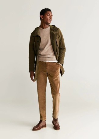 Comment porter une parka bleu canard en hiver
