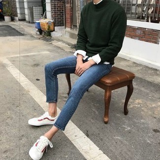 Comment porter un pull à col roulé en laine bleu canard quand il fait chaud