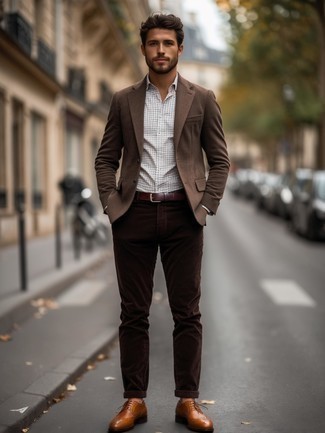 Un blazer à porter avec des chaussures brogues tabac