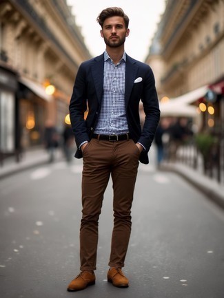 Un blazer à porter avec des chaussures brogues tabac