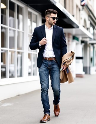 Un blazer à porter avec des chaussures brogues tabac pour un style chic decontractés quand il fait frais
