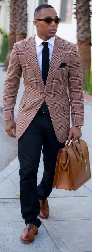 Un blazer à porter avec des chaussures brogues tabac pour un style chic decontractés