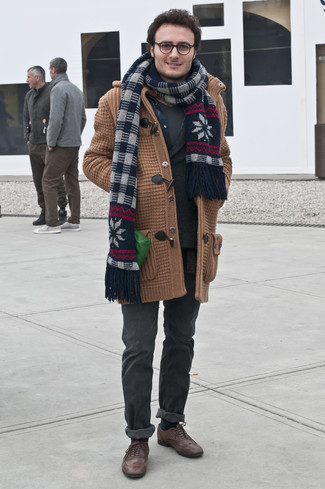 Un blazer à porter avec des chaussures brogues tabac pour un style chic decontractés quand il fait frais