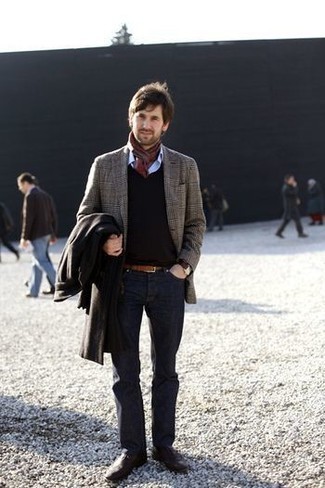 Un blazer à porter avec des chaussures brogues tabac pour un style chic decontractés quand il fait frais