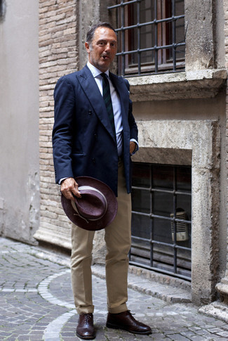 Un blazer à porter avec des chaussures brogues tabac