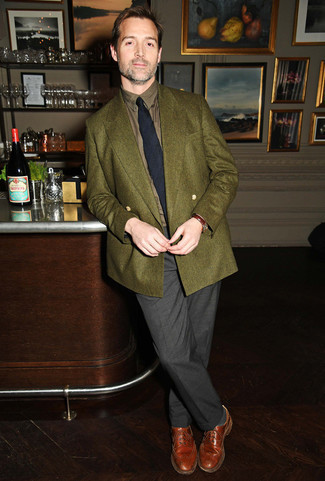 Un blazer à porter avec des chaussures brogues tabac