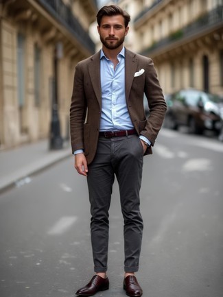 Une chemise de ville à porter avec des chaussures derby tabac au printemps