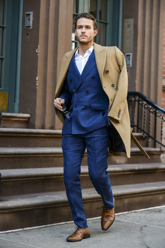 Une chemise de ville à porter avec des chaussures derby tabac pour un style elégantes