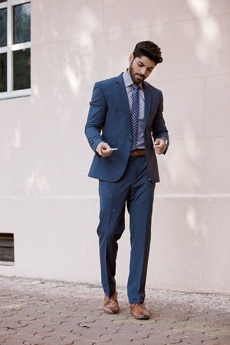 Une chemise de ville à porter avec des chaussures derby tabac pour un style elégantes