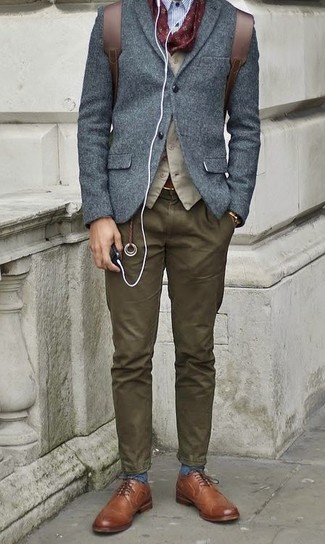 Une chemise de ville à porter avec des chaussures derby tabac pour un style elégantes