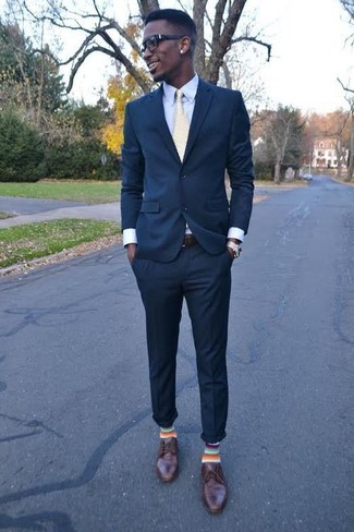Une chemise de ville à porter avec des chaussures derby tabac en été