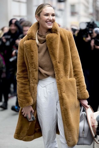 Comment porter un pull surdimensionné en tricot tabac