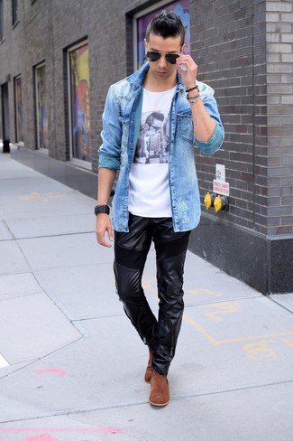 Comment porter des bottines chelsea en daim tabac